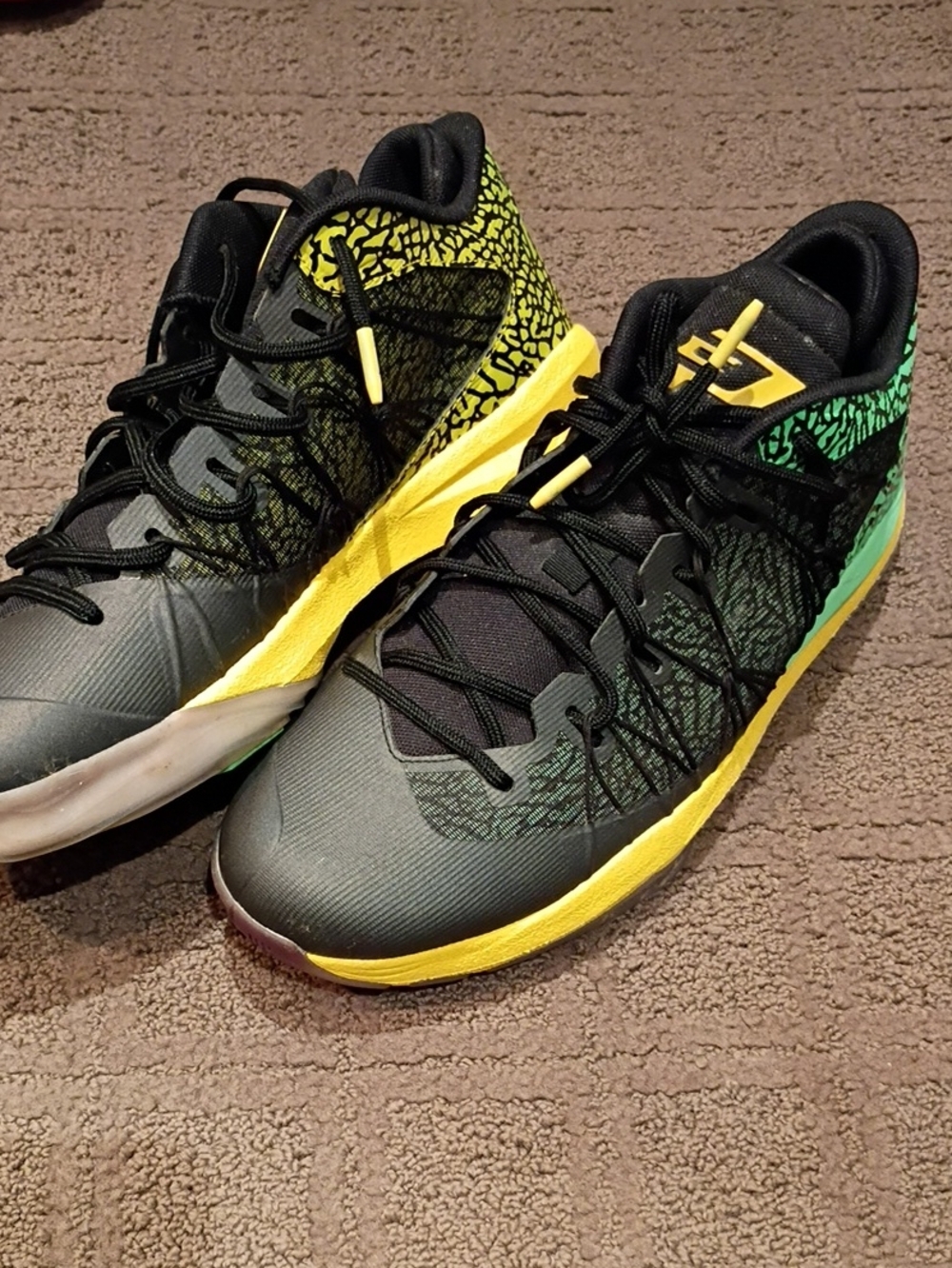 Jordan Men's CP3.VII Brazil Pack Low-Top Sneakers in Black with Yellow & Green